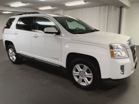 Used 2015 GMC Terrain SLE w/ Convenience Package FWD image 2