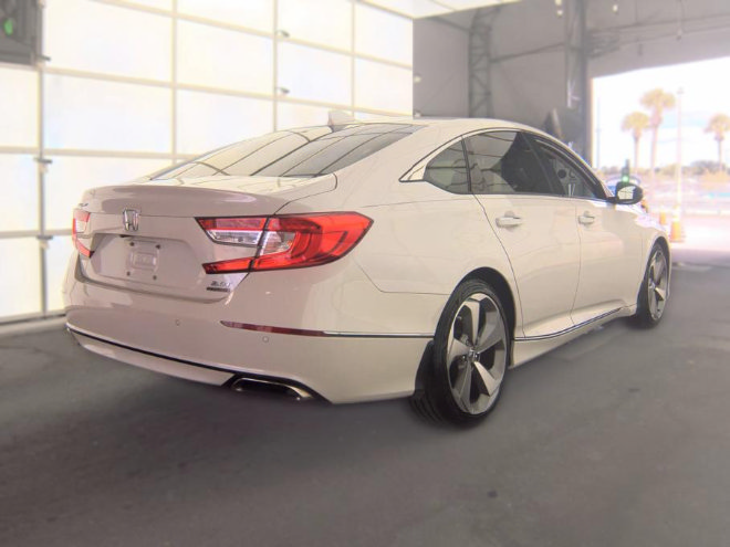 Used 2019 Honda Accord Touring image 4