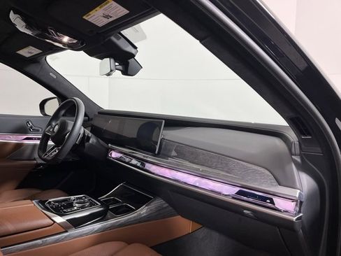 Used 2024 BMW 760i xDrive w/ Executive Package image 22