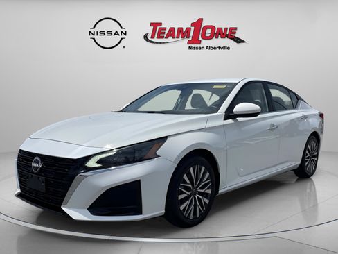 Used 2023 Nissan Altima 2.5 SV FWD image 4