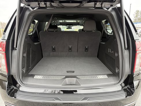 Used 2024 Chevrolet Suburban RST w/ Luxury Package image 22