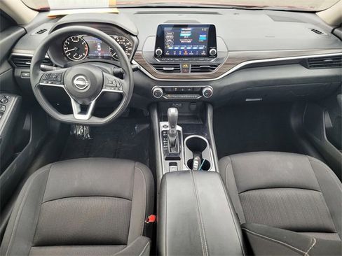 Used 2024 Nissan Altima 2.5 SV image 16