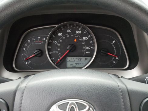 Used 2013 Toyota RAV4 LE AWD/4WD image 21