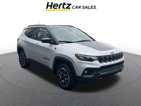Used 2025 Jeep Compass Trailhawk image 1