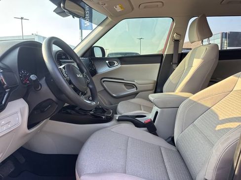 Used 2022 Kia Soul S FWD image 11