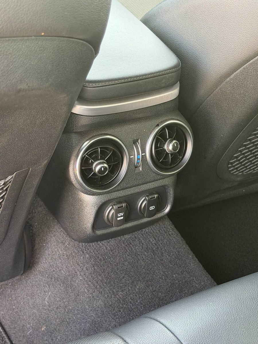 Used 2019 Kia Stinger GT1 AWD/4WD image 18