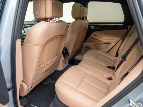 Used 2025 Porsche Macan image 23