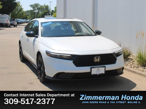 Certified 2025 Honda Accord SE image 3