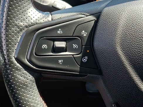 Used 2024 Chevrolet Trax RS w/ Sunroof Package FWD image 21