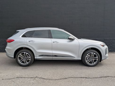 New 2026 Audi Q5 Premium AWD/4WD image 4
