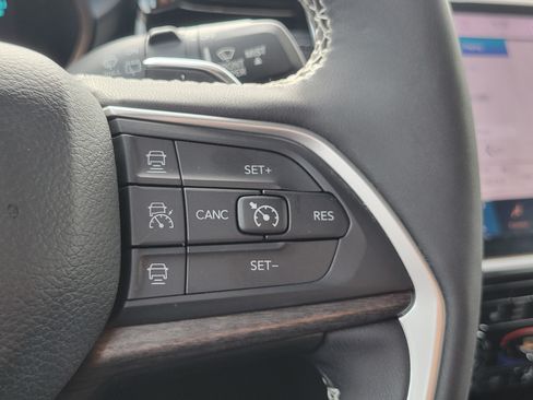 Used 2023 Jeep Grand Cherokee 4WD 4xe image 15