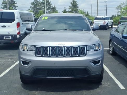 Used 2019 Jeep Grand Cherokee Laredo w/ Laredo X Package AWD/4WD image 2