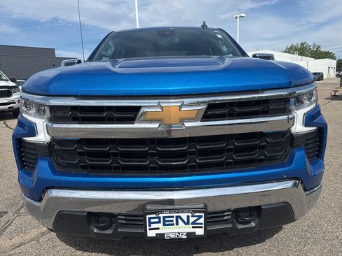 Used 2022 Chevrolet Silverado 1500 LT AWD/4WD image 2