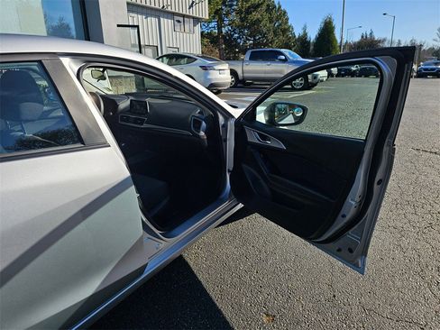 Used 2018 MAZDA MAZDA3 Sport image 10