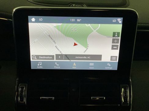 Used 2018 Lincoln Navigator Select AWD/4WD image 19