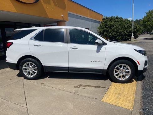 Used 2023 Chevrolet Equinox LT w/ Driver Convenience Package image 3