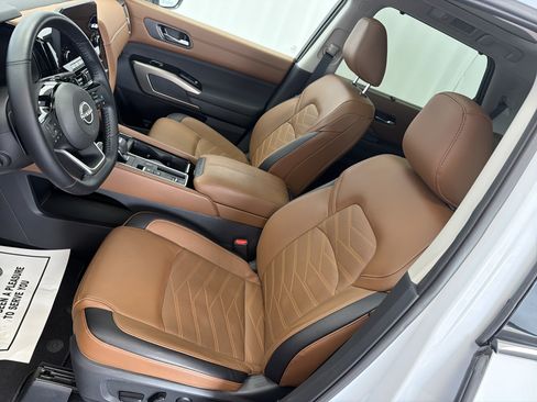 Used 2025 Nissan Pathfinder Platinum w/ Cargo Package FWD image 5