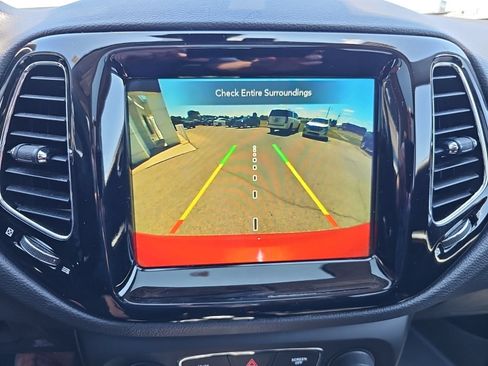 Used 2018 Jeep Compass Limited w/ Navigation Group AWD/4WD image 19