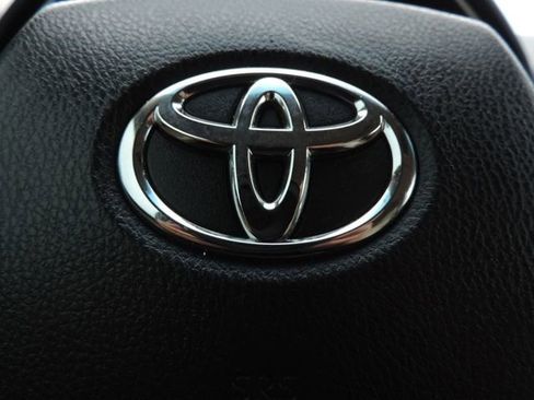 Used 2020 Toyota Avalon XLE image 27