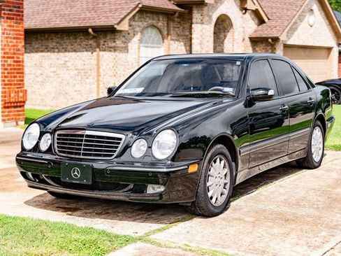 Used 2001 Mercedes-Benz E 320 4MATIC Sedan image 8