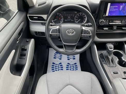 Used 2023 Toyota Highlander LE image 36