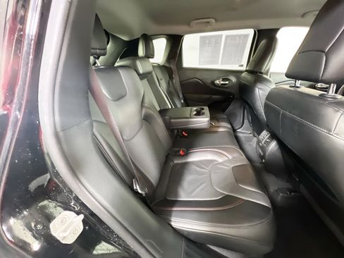 Used 2022 Jeep Cherokee Trailhawk w/ Premium Leather Package image 25