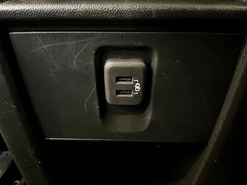 Used 2022 Chevrolet Traverse LT image 28