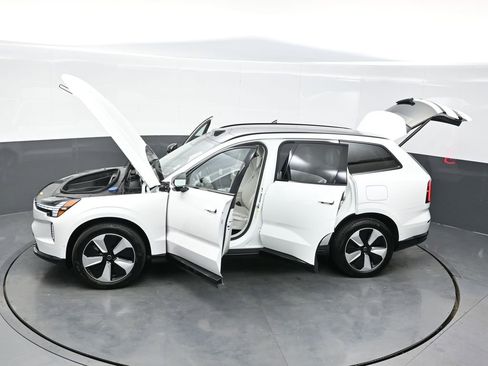 Used 2025 Volvo EX90 Plus image 39