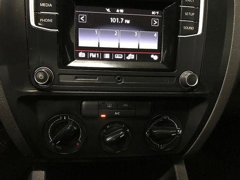 Used 2016 Volkswagen Jetta S image 28