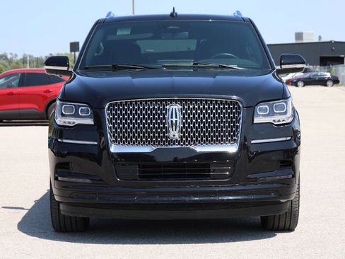 Used 2024 Lincoln Navigator L 4WD image 2