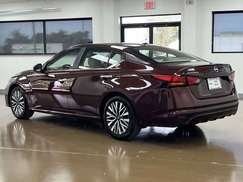 Used 2024 Nissan Altima 2.5 SV FWD image 8