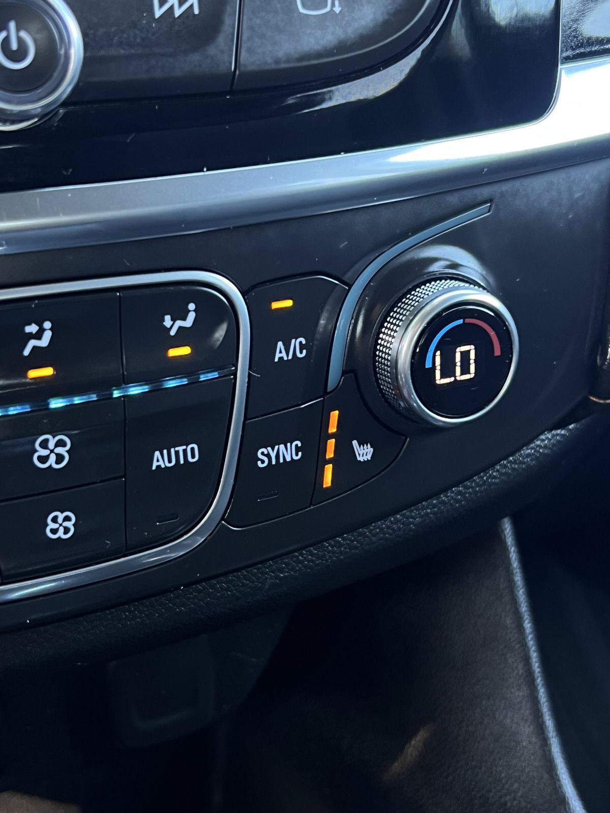 Used 2020 Chevrolet Traverse LT FWD image 10