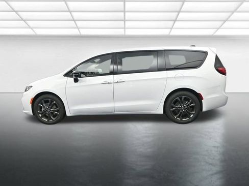 New 2026 Chrysler Pacifica Select image 5