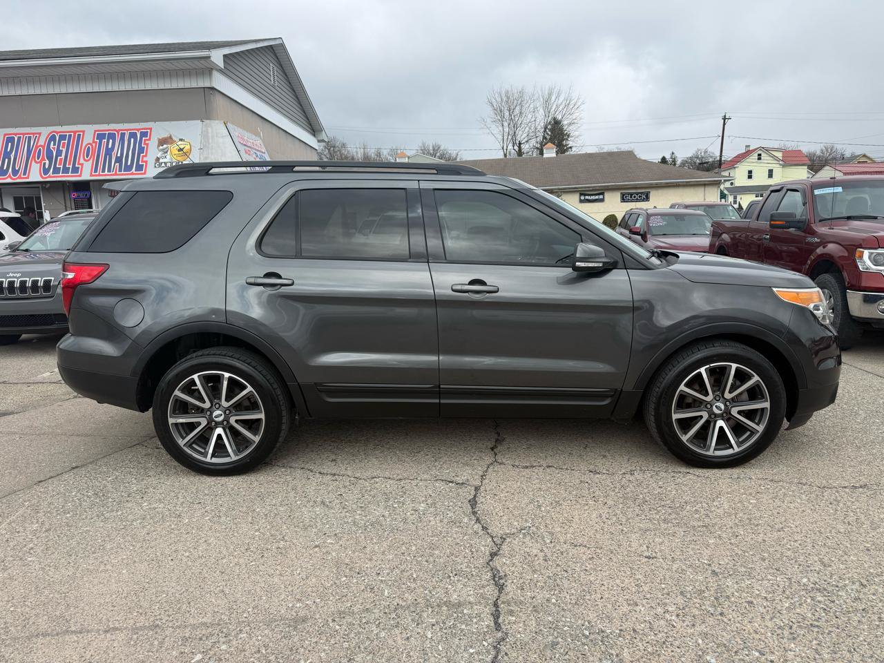 Used 2015 Ford Explorer XLT w/ Equipment Group 202B AWD/4WD image 8