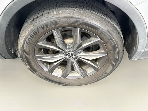 Used 2024 Volkswagen Tiguan SE FWD image 11