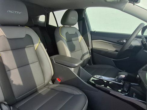 New 2026 Chevrolet Trax ACTIV w/ Sunroof Package FWD image 4