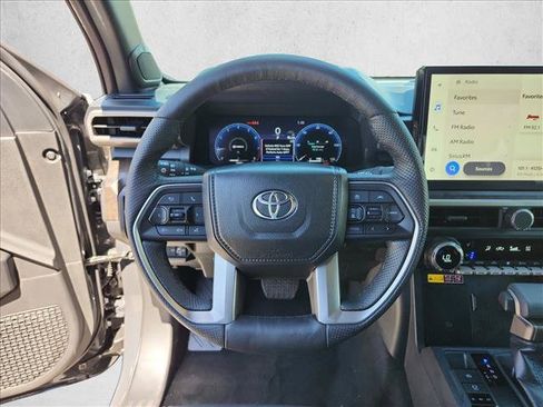 Used 2025 Toyota Tacoma Limited AWD/4WD image 23