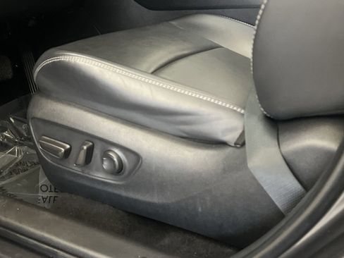 Used 2022 Toyota RAV4 XLE Premium image 12