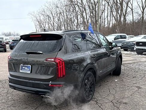 Used 2022 Kia Telluride EX w/ EX Premium Package image 4