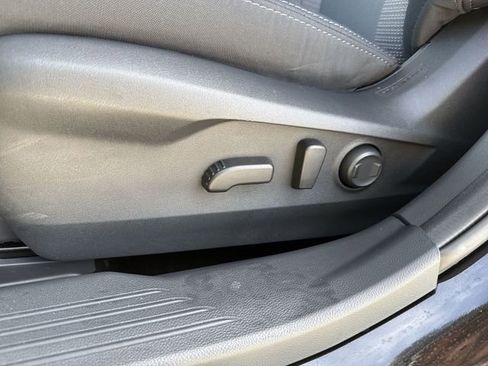 Used 2025 Subaru Outback Premium image 19