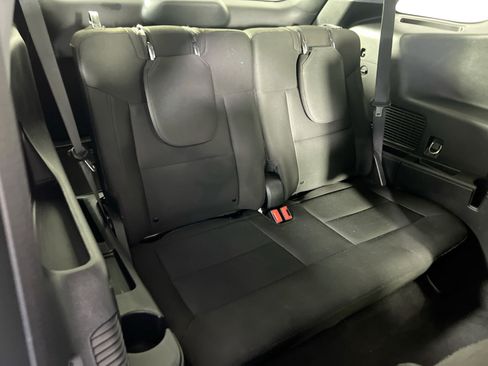 Used 2022 Ford Explorer XLT AWD/4WD image 25