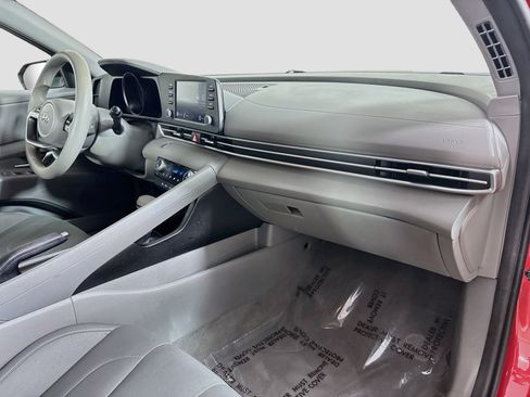 Used 2022 Hyundai Elantra SEL FWD image 30