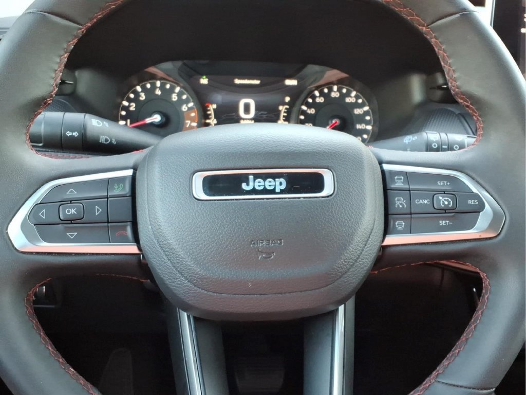 Used 2025 Jeep Compass Trailhawk AWD/4WD image 11
