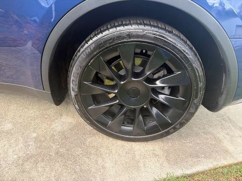 Used 2021 Tesla Model Y Long Range AWD/4WD image 31