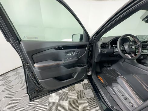 New 2025 Honda Pilot TrailSport image 5