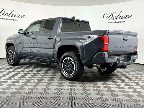 Used 2024 Toyota Tacoma TRD Sport w/ TRD Sport Premium Package AWD/4WD image 4