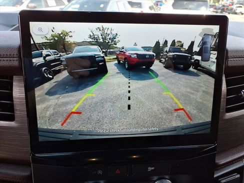 Used 2024 Ford Expedition Limited image 23