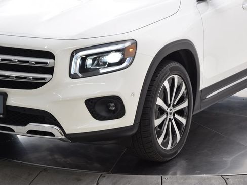 Used 2022 Mercedes-Benz GLB 250 4MATIC image 11