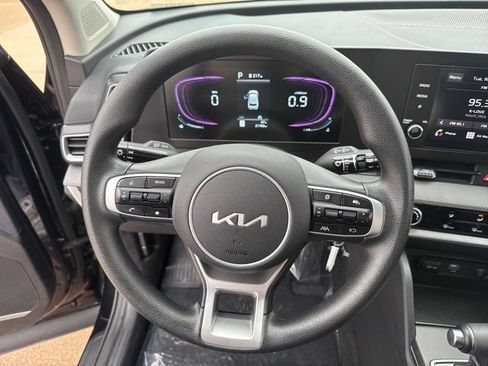 Used 2025 Kia Sportage LX image 15