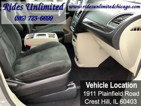 Used 2012 Chrysler Town & Country Touring image 30